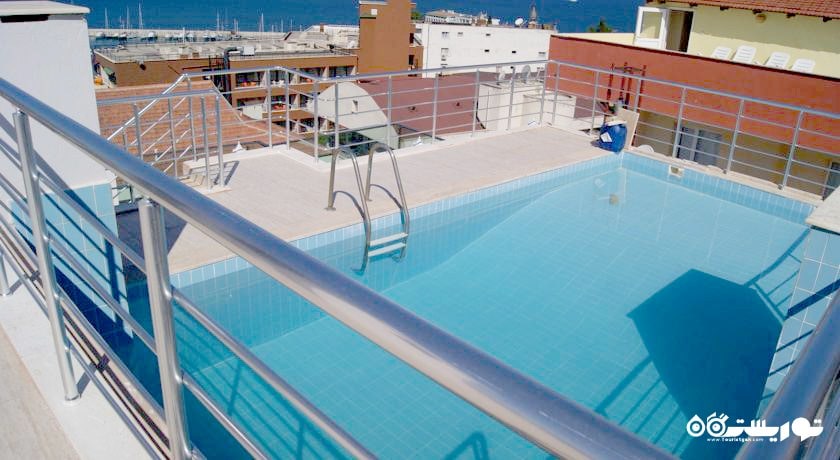 استخر روباز  هتل آپارتمان مونالیزا کوش آداسی